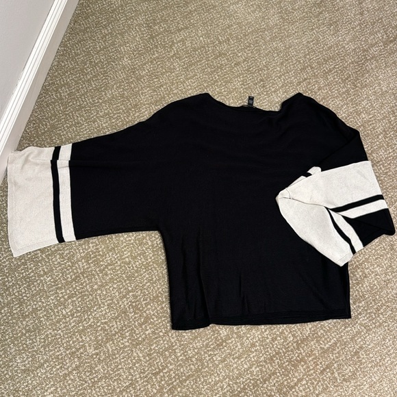 Eileen Fisher Black and Cream Sweater - Picture 5 of 8